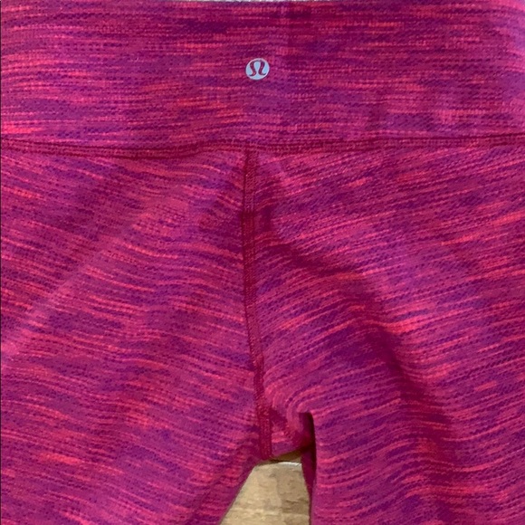 Lululemon crops size 6 - Picture 3 of 3